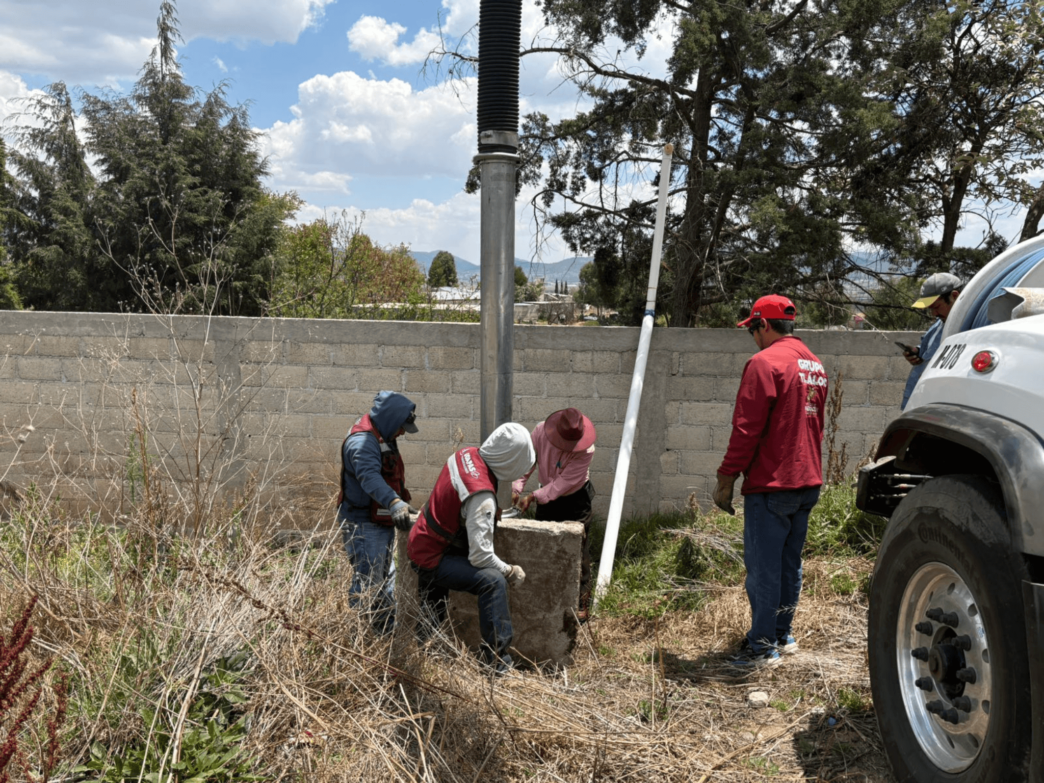 Trabajo operativo de ODAPAS Temascalcingo en campo, fotografía 1