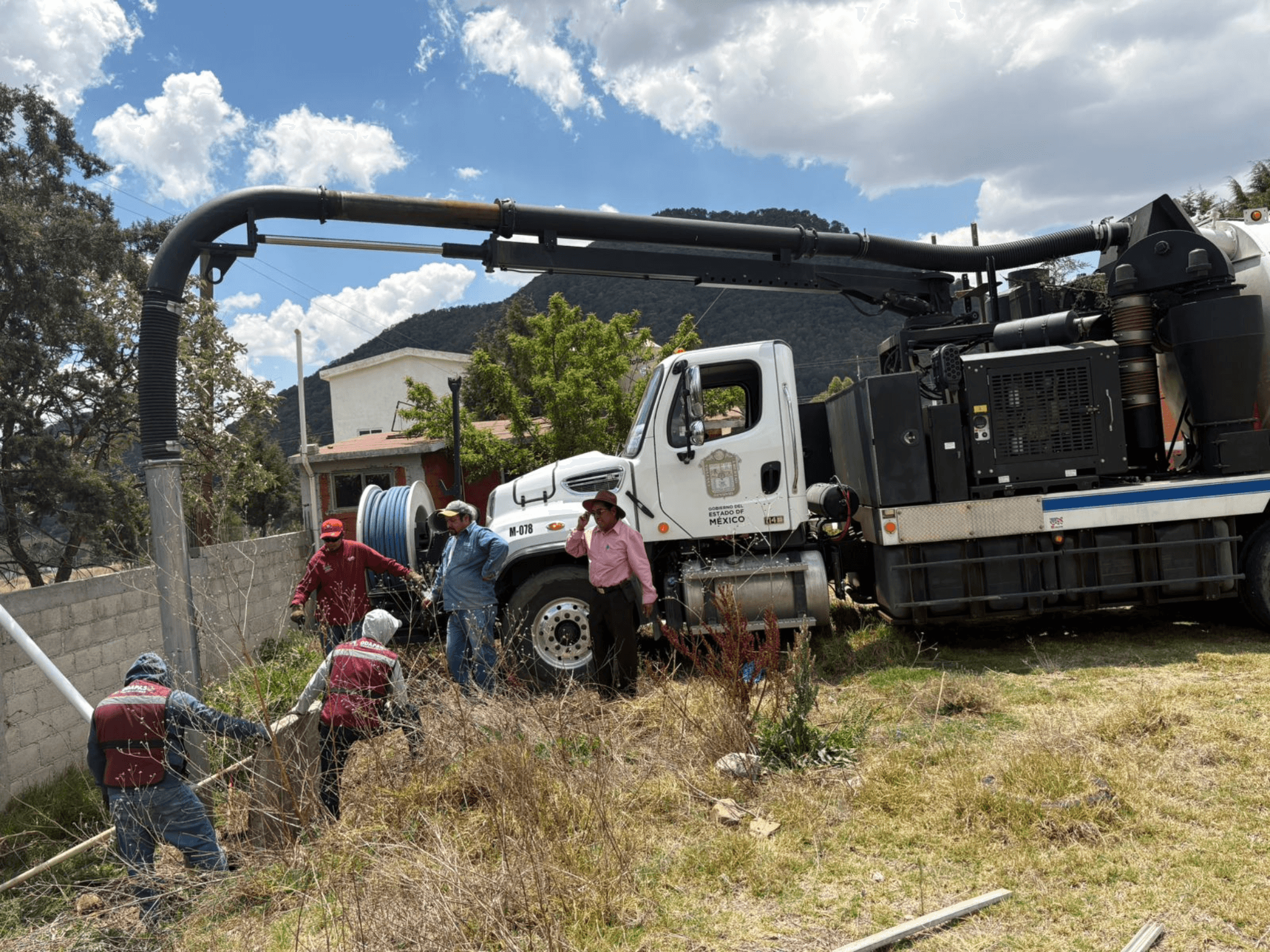 Trabajo operativo de ODAPAS Temascalcingo en campo, fotografía 2