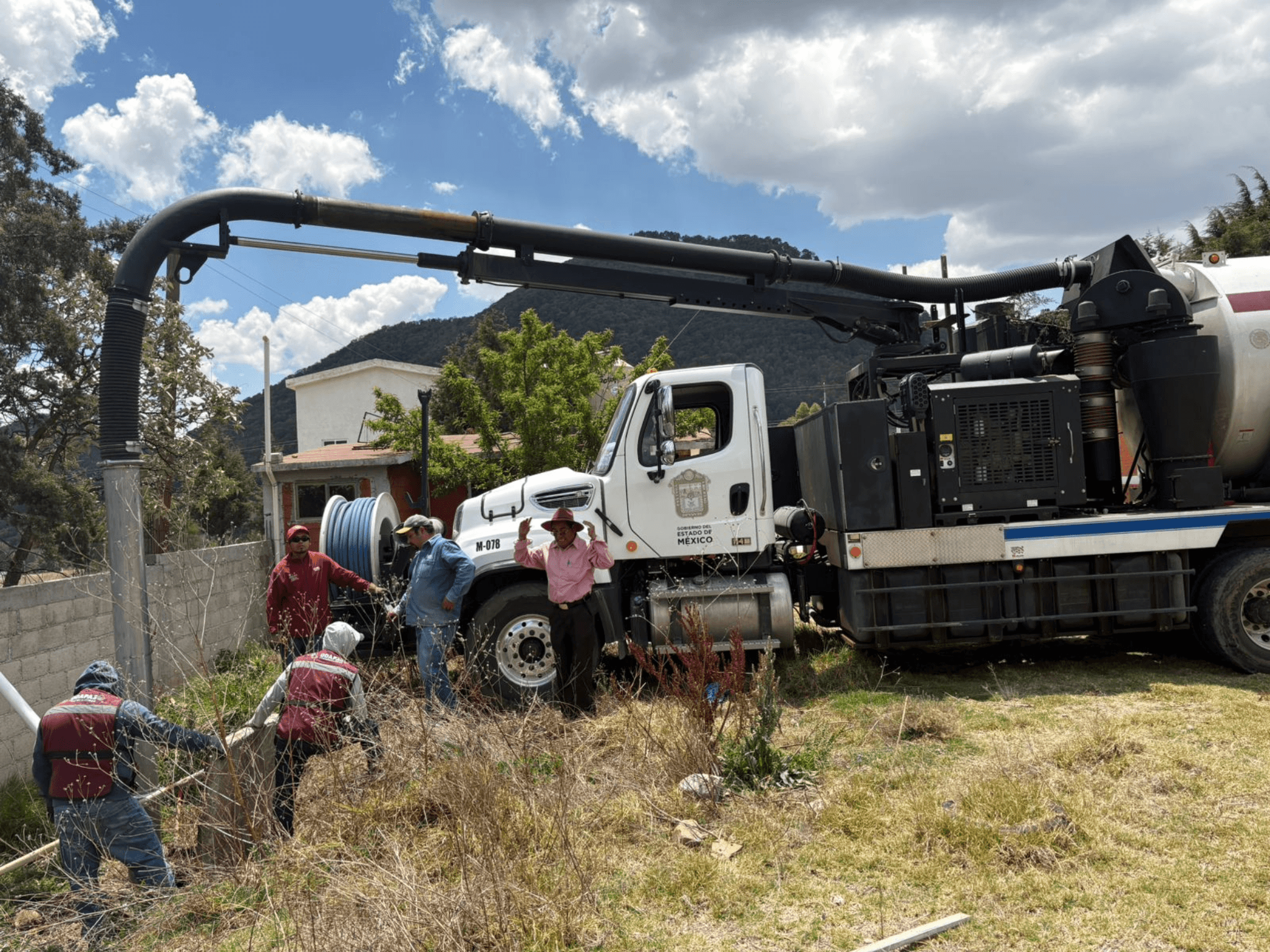 Trabajo operativo de ODAPAS Temascalcingo en campo, fotografía 4